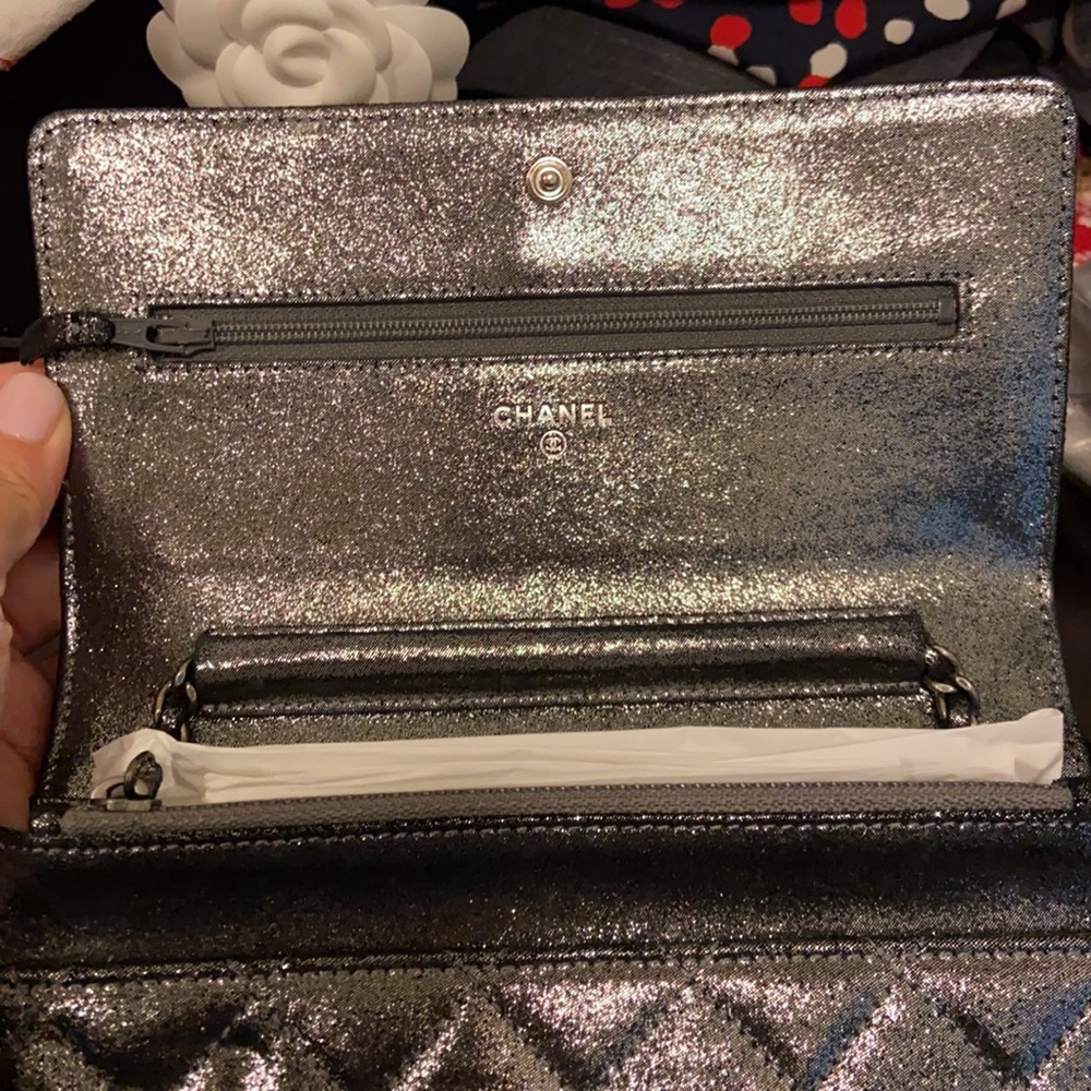 Chanel wallet on a chain - Picture 3 of 9
